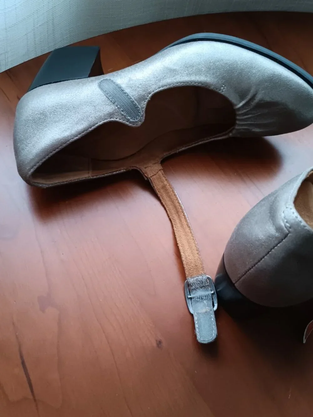 NWT Pewter Leather Mary Jane Heels Aetrex Comfort Sz 6-6.5 (36)